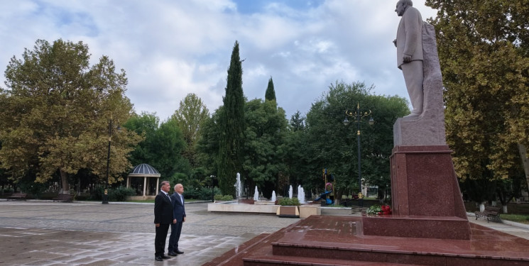 Samuxda Azərbaycan Dövlət Su Ehtiyatları Agentliyinin sədri Zaur Mikayılov bu gün Samux Su Meliorasiya Sistemlərinin İstismarı İdarəsinin inzibati binasında Samux, Gəncə, Kəlbəcər və digər rayonlardan olan vətəndaşları qəbul edib, onların müraciətlərini dinləyib, ərizə və şikayətlərinə baxıb.