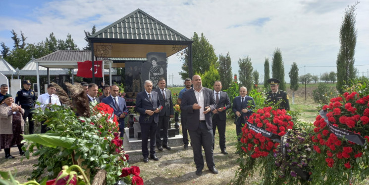 Samux rayonunda "27 sentyabr-Anım Günü" münasibəti ilə Vətən müharibəsi şəhidlərinin məzarları növbəti dəfə ziyarət edildi..